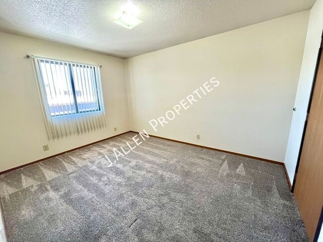 Photo - 901 Syracuse Ave Unit 13