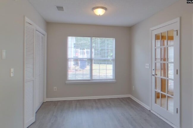 Photo - 424 Forest Grove Cir