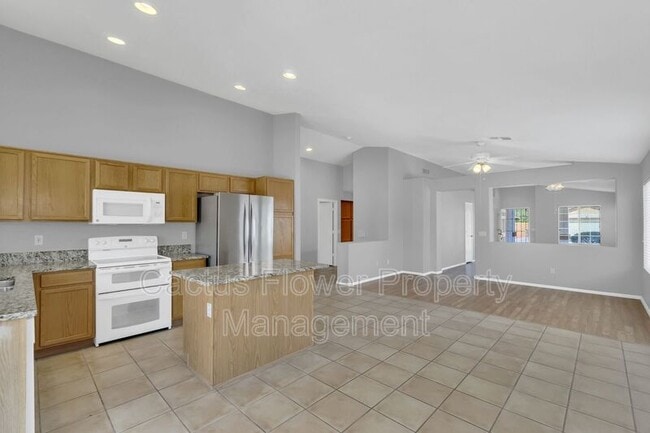 Photo - 2401 E Derringer Way