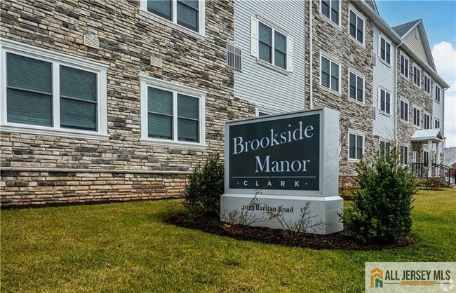 Photo - 1025 Raritan Rd