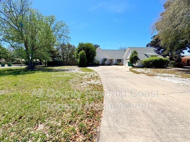 Photo - 710 Swan Ln