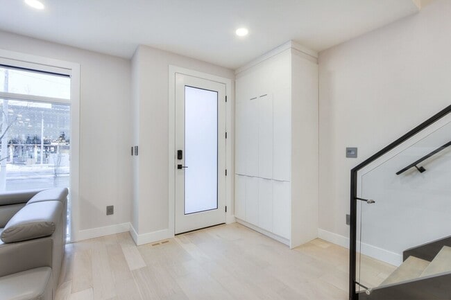 Photo - 13927-13102 102 Ave NW