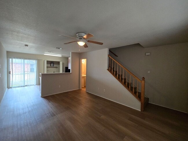 Photo - HUD/SECTION 8 ACCEPTED - RENT SPECIAL - AVAILABLE NOW! Unidad 3707 Malibu Lane - B