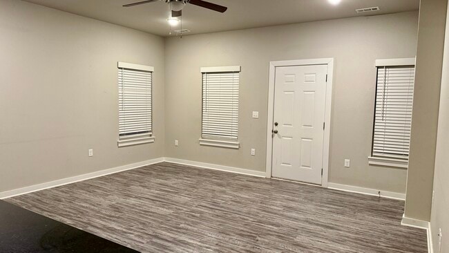 Photo - 103 E Mulberry St