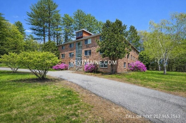 Building Photo - 20 Tall Pines Dr