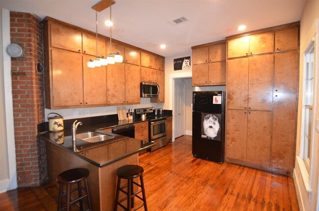 Building Photo - 2120 McKee St Rental