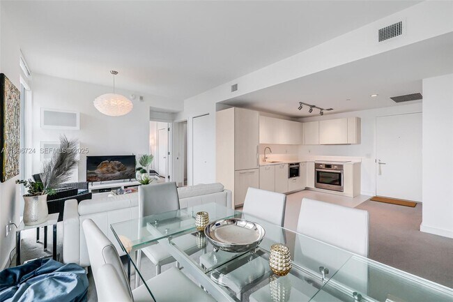 Building Photo - 501 NE 31st St Unit 1509