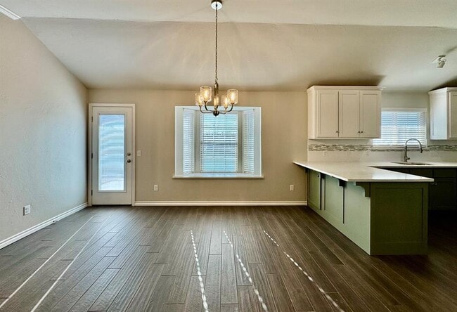 Photo - 9312 Pear St