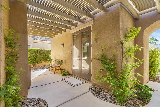 81126 Avenida Lorena