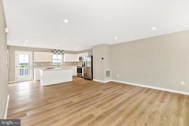 Photo - 38 Diopside Dr