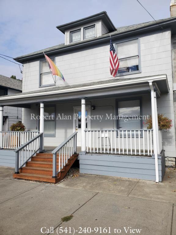 Building Photo - 119 SW Emigrant, Unit 2