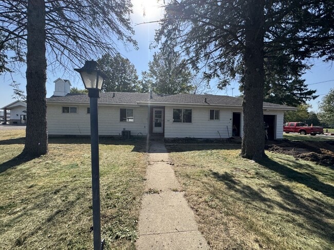 Building Photo - Charming 4-Bedroom Rambler for Rent – $2,4...