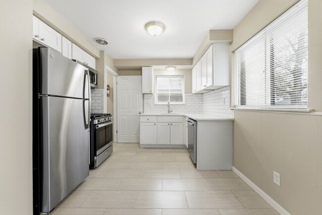 Photo - 19411 Rensellor St