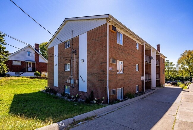 Building Photo - 2455 Montana Ave