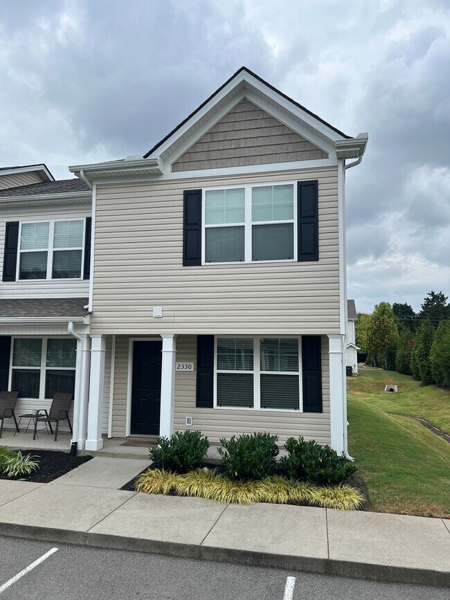 Building Photo - Heritage Place Townhome