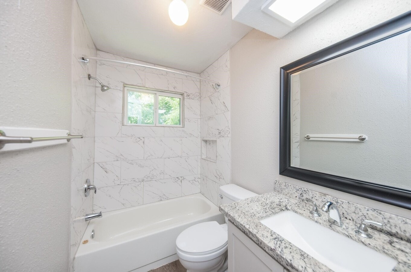 Photo - 16418 Blackhawk Blvd