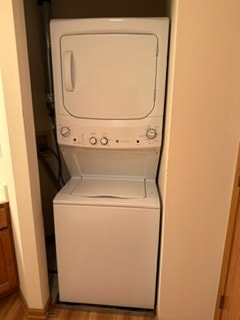 Washer/Dryer in bathroom - 400 Parkside Dr Unit X