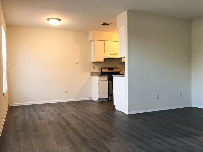 Photo - 1203 W 49th St Unit A