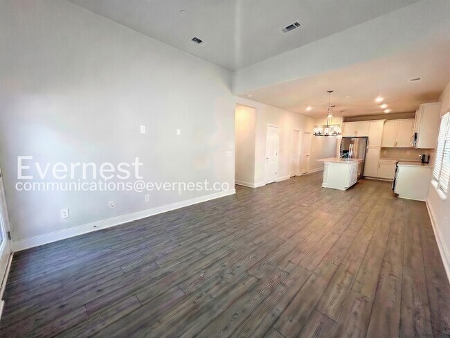 Photo - 204 Douglas Bend Rd