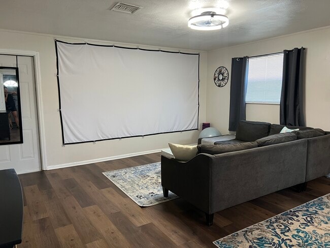 Photo - 885 Derbyshire Rd