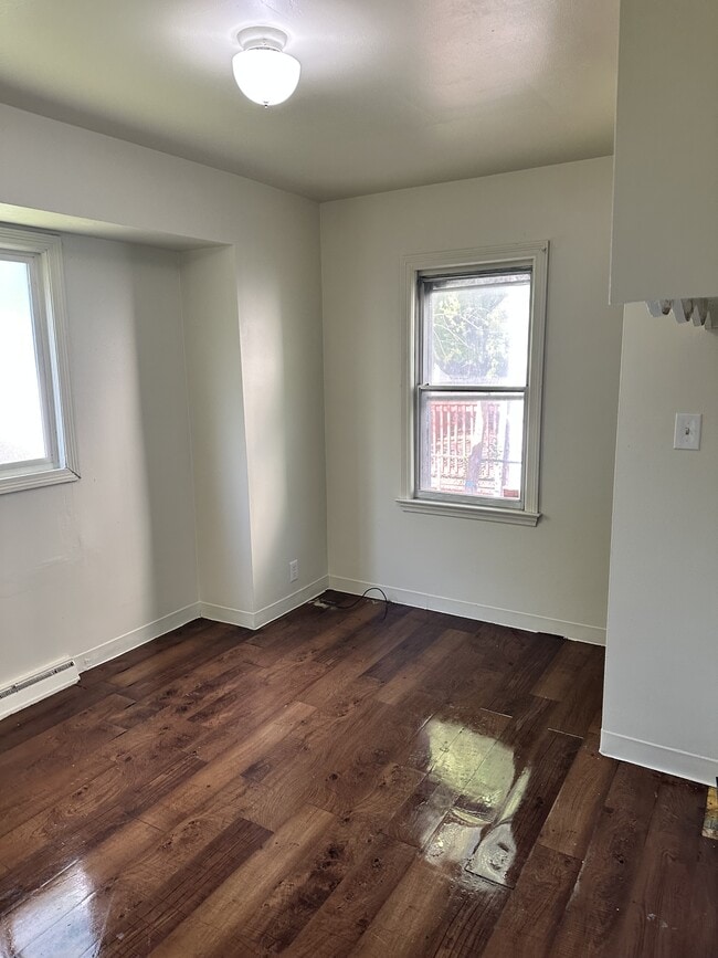 Photo - 745 Crawford St