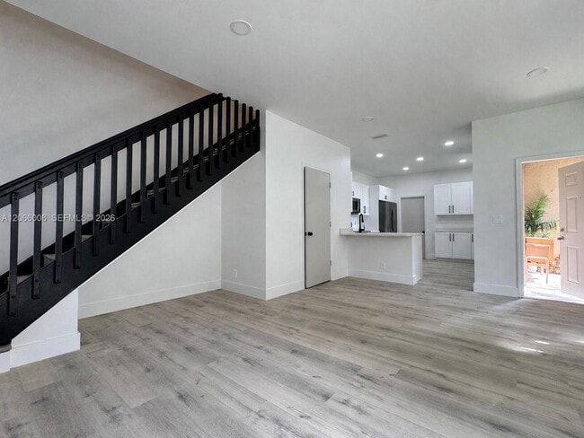 Photo - 2050 Madeira Dr