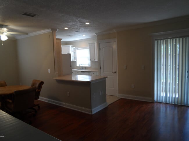 255 Spring Dr Unit 1