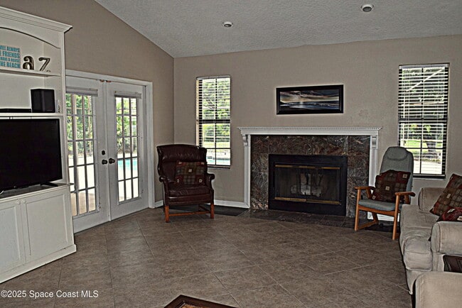Photo - 285 Utopia Cir