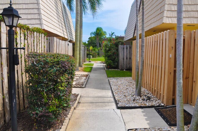 Photo - 1170 6th Ave