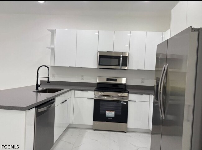 404-406 Chalet Ave S