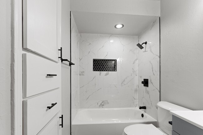 Photo - 1304 Pinewood Ct