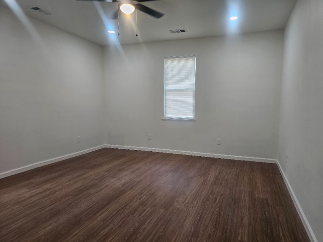 Photo - 998 S Willett St