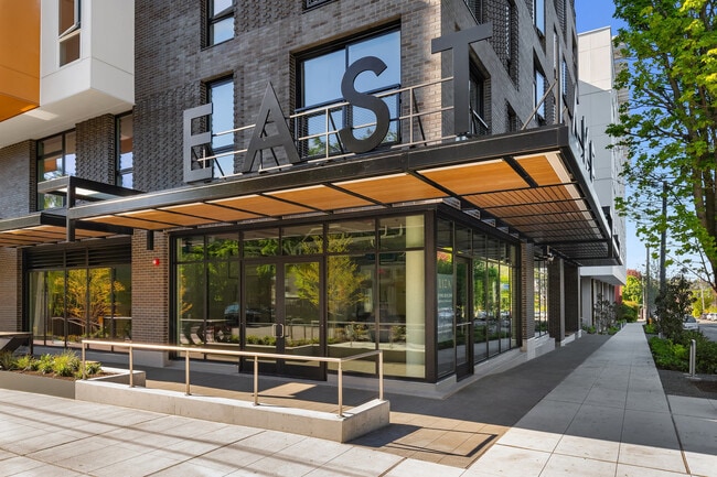 Photo - Liza Eastlake