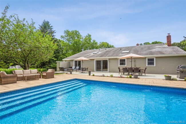 215 Northfield Ln