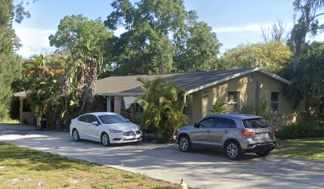 Building Photo - "Cozy 2-Bedroom Retreat in New Port Richey... Rental