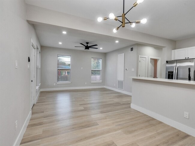 Building Photo - 819 E 40th St Rental