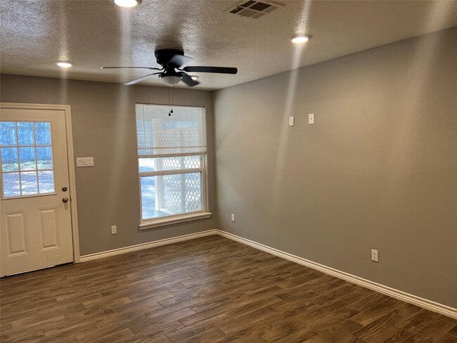 Building Photo - 2375 Virginia Ct