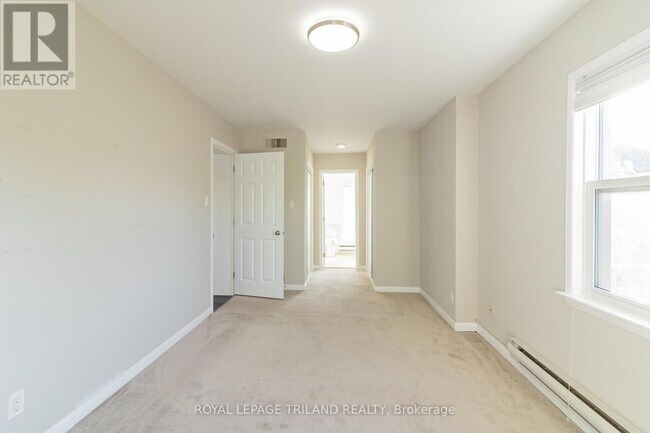 Photo - 613 / Wellington St Unit Upper