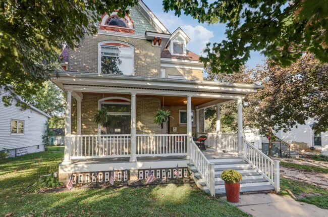 Building Photo - Fully Furnished 5 Bed / 2 Bath Home in Portage