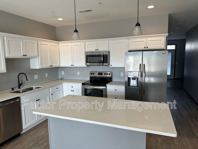 Photo - 605 Prairie Rose Trl