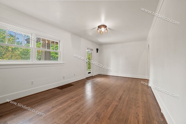 Photo - Modern Mediterranean 2 Bed/2 Bath with plenty of space - Pet Friendly!