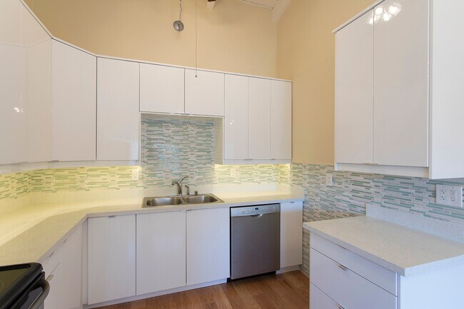 Building Photo - 3733 Riviera Dr