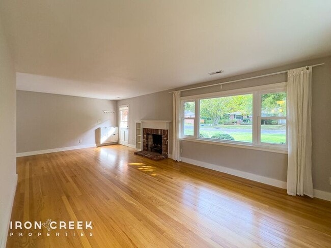 Photo - 12 Chateau Pl