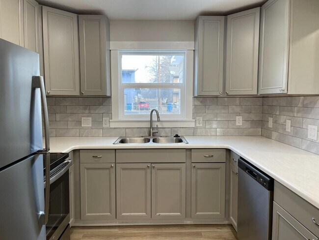 Photo - 2260 S 10th St W