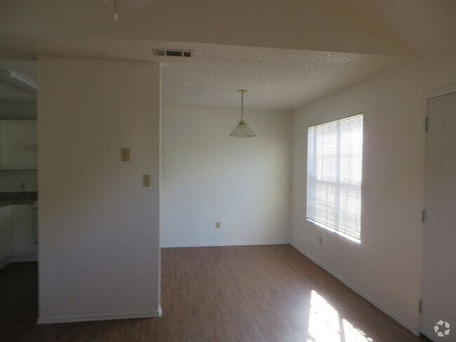 Building Photo - 2217 Katy Ln Unit B Rental