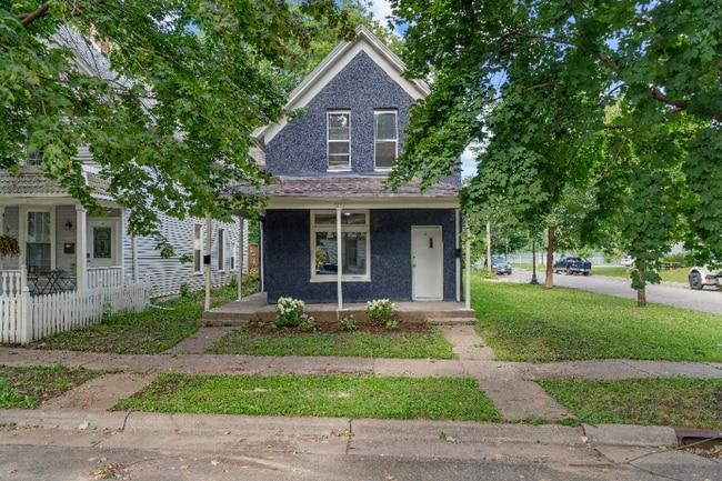Building Photo - 1039 Victoria St N Rental