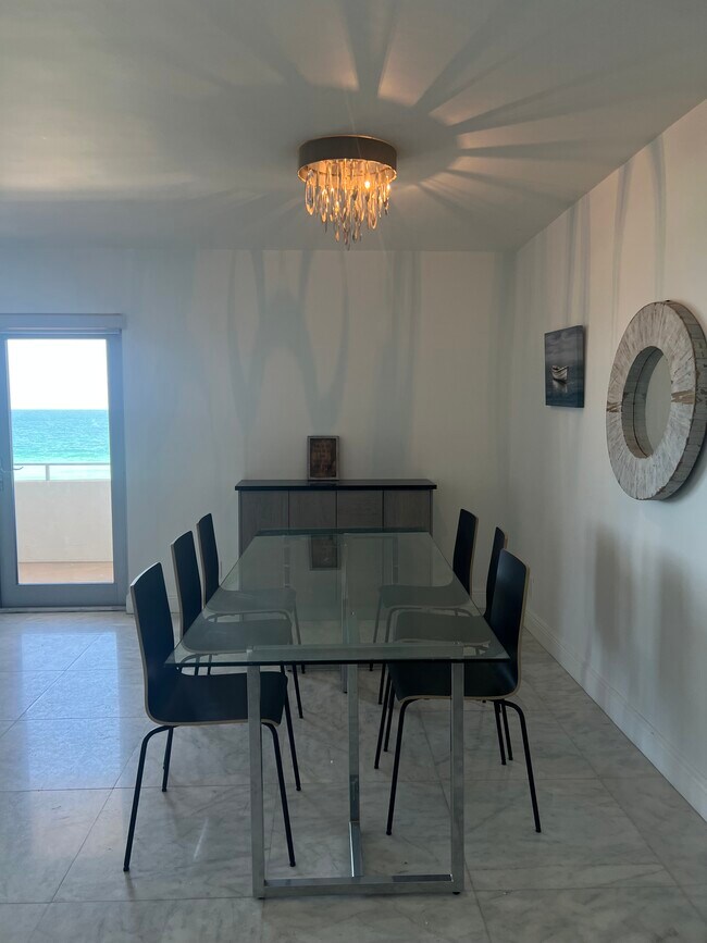 9225 Collins Ave Unidad 601