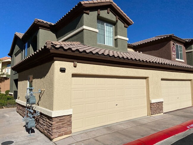 First Floor Unit with 2 Car Garage with Di... - First Floor House Unit with 2 Car Garage with Di...
