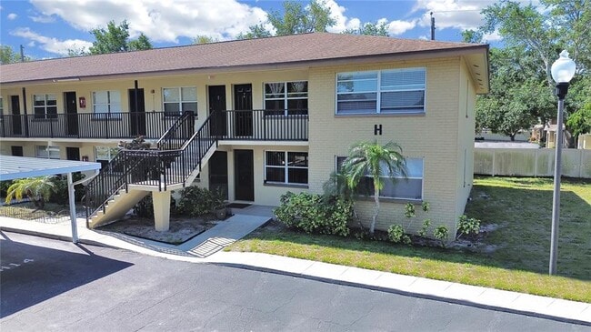 Building Photo - 2501 Harn Blvd Unit H39 Rental