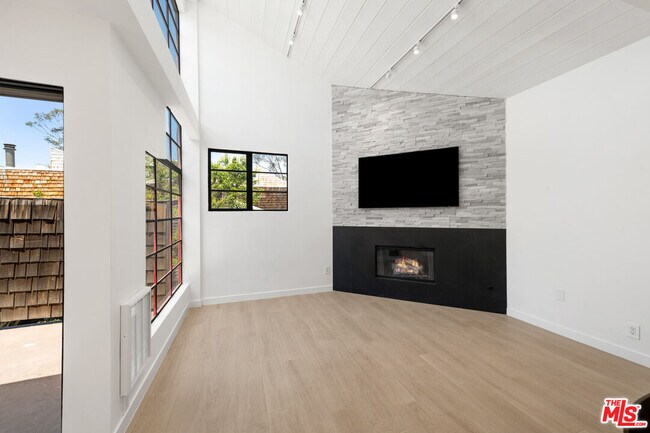 Photo - 29233 Heathercliff Rd Unidad 4